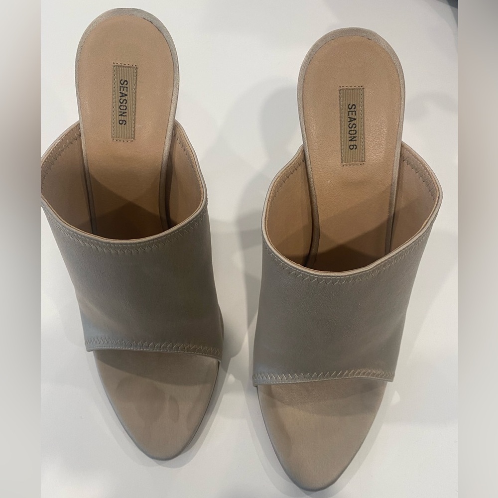 Yeezy Season 6 brand new size 39 but fits like a size 8